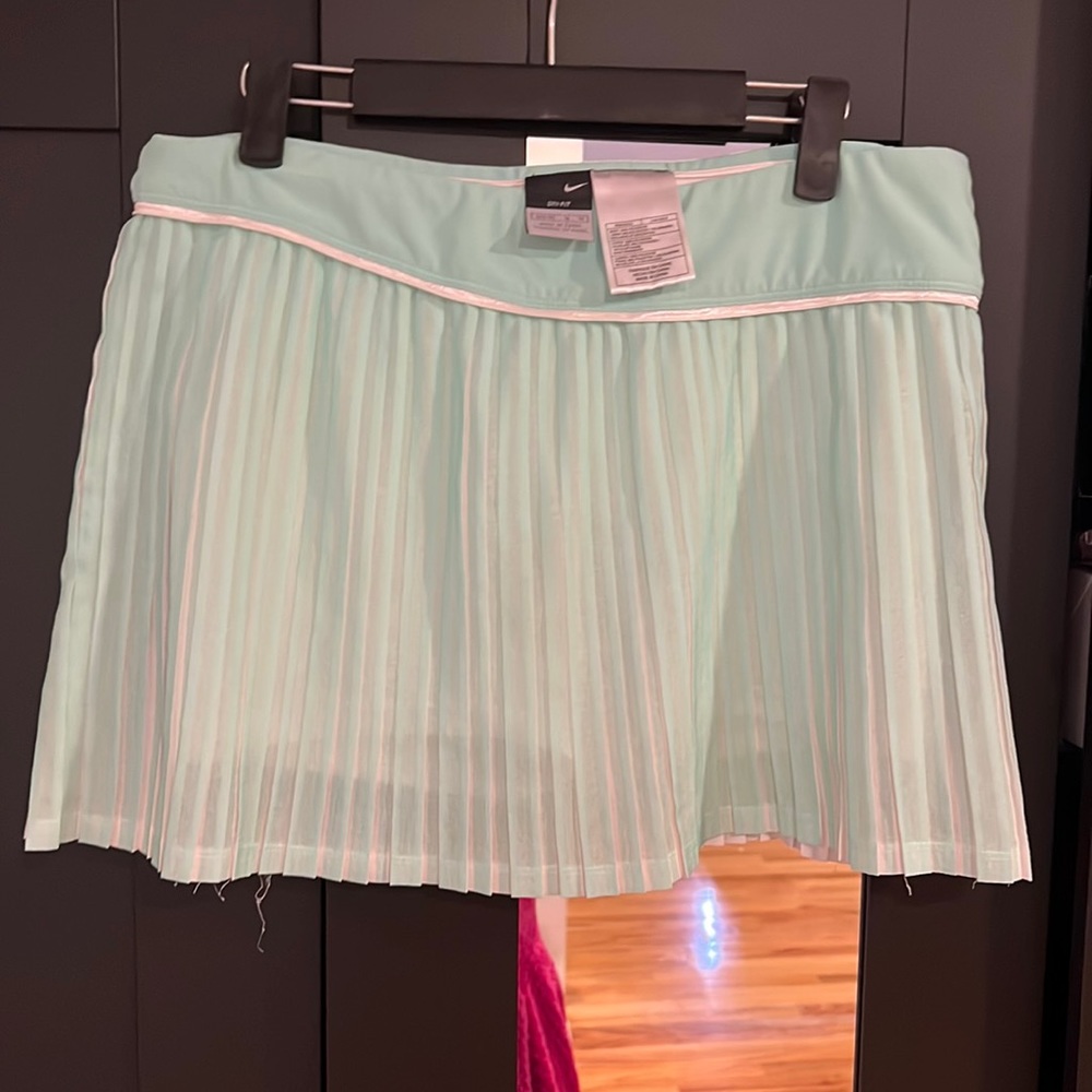 Nike Tennis skirt Mint green and white. Shorts attached